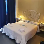 ゲストハウス ホスタル ラ エルミタ