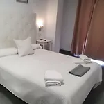 ホスタル ラ エルミタ 2*