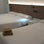 ホスタル ラ エルミタ ゲストハウス