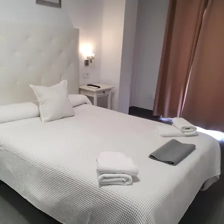 호스탈 라 에르미타 2*